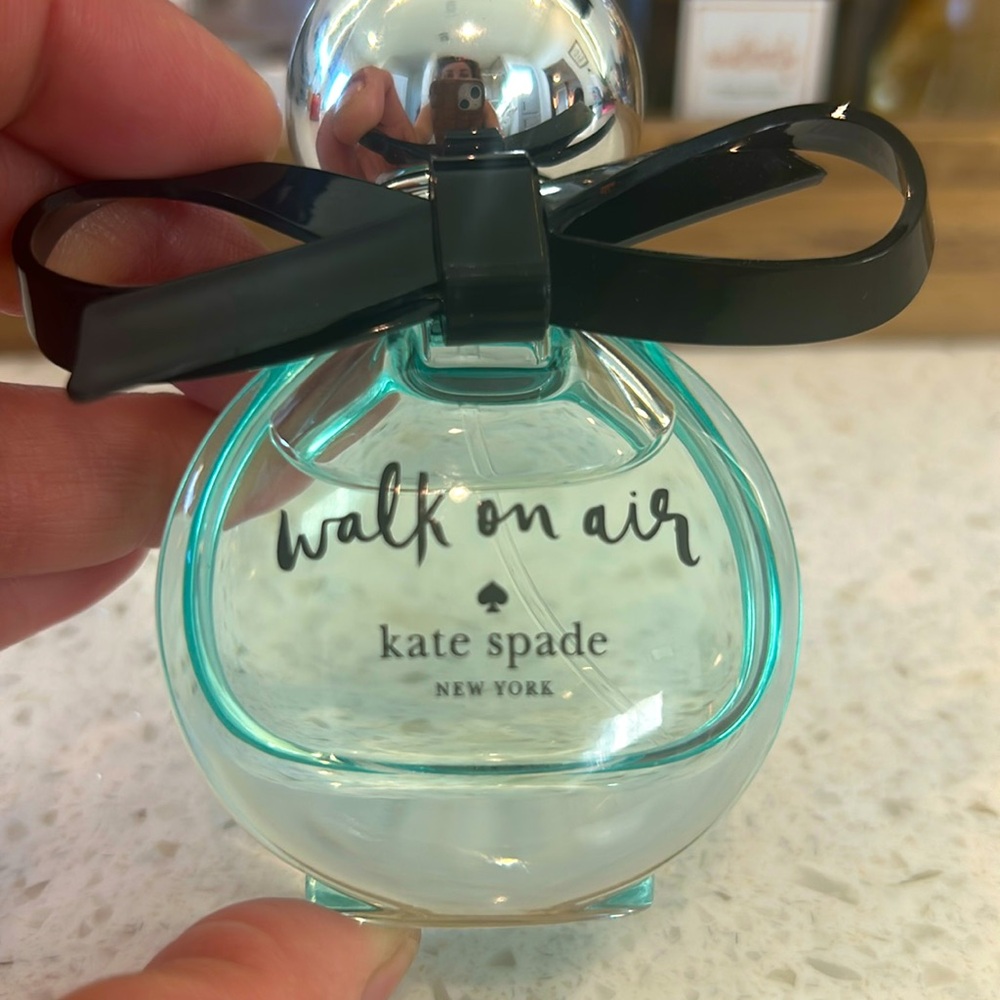 Walk on air, Kate Spade Perfume. 1.0 oz